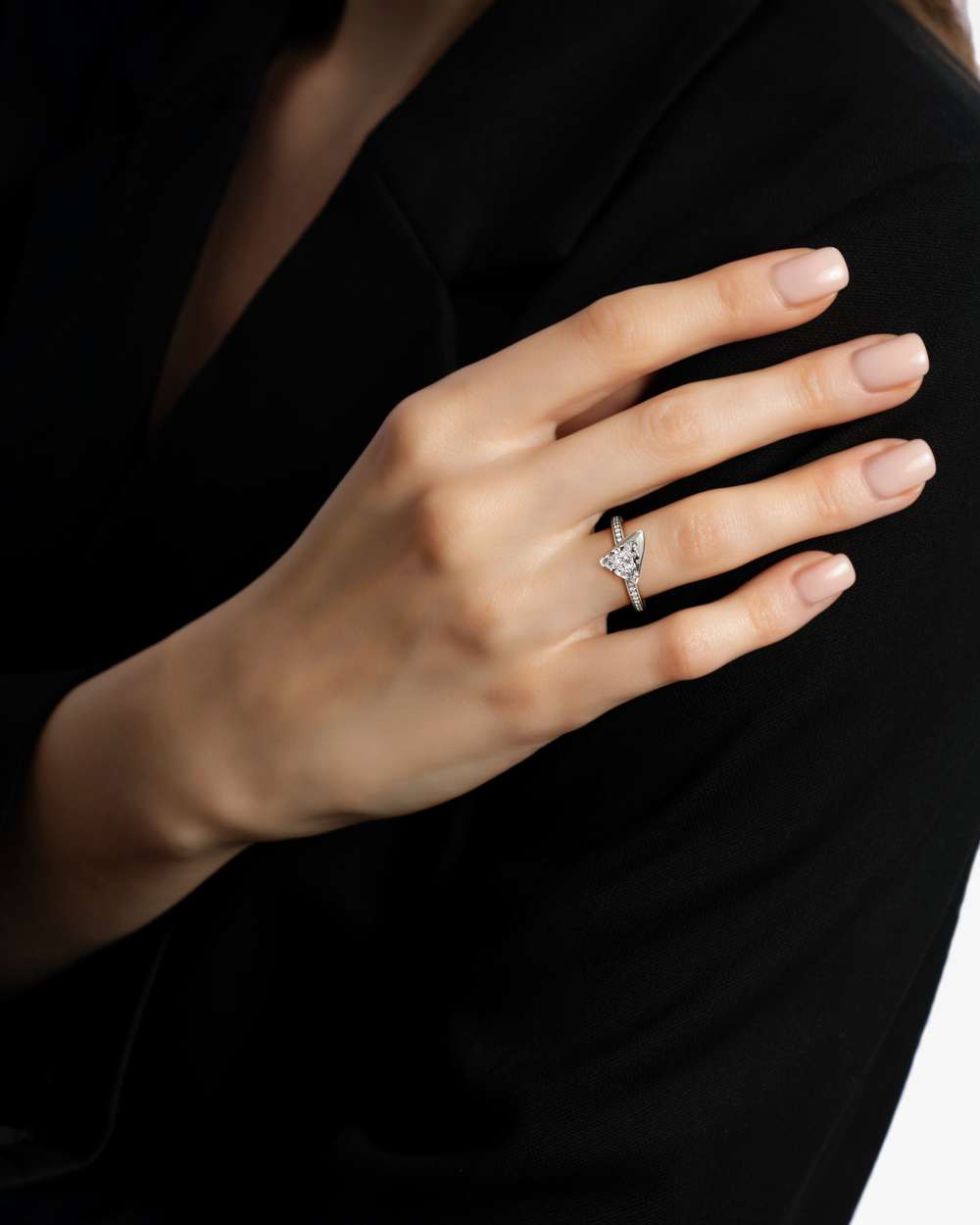 Apitris Pavé Diamond Ring